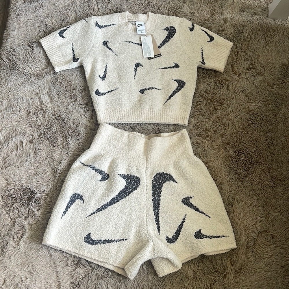 Women’s Nike Fuzzy 2pc Set